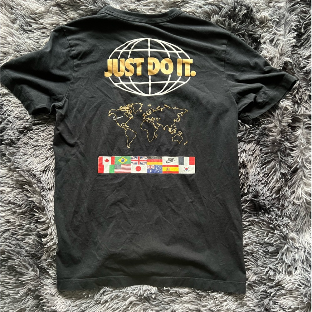 Nike World graphic tee